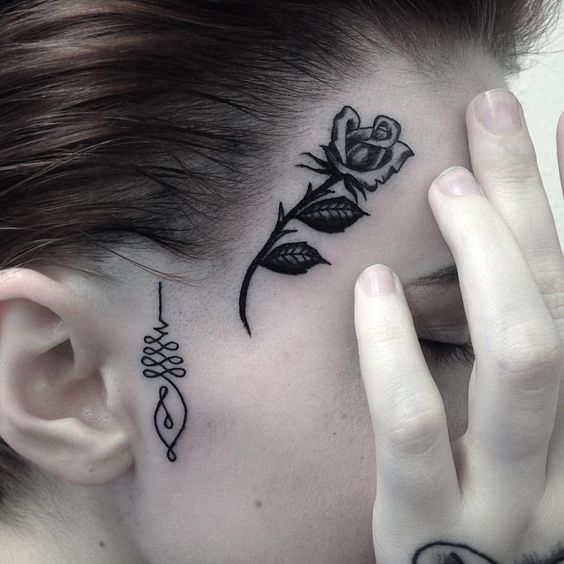 tatuajes para mujeres en el rostro