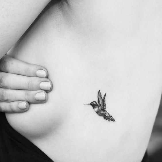 tatuajes en las costillas mujer