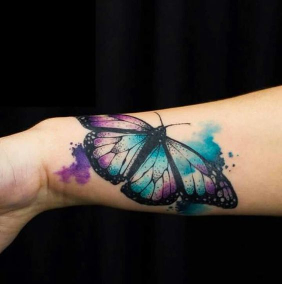 tatuajes de mariposa en el brazo