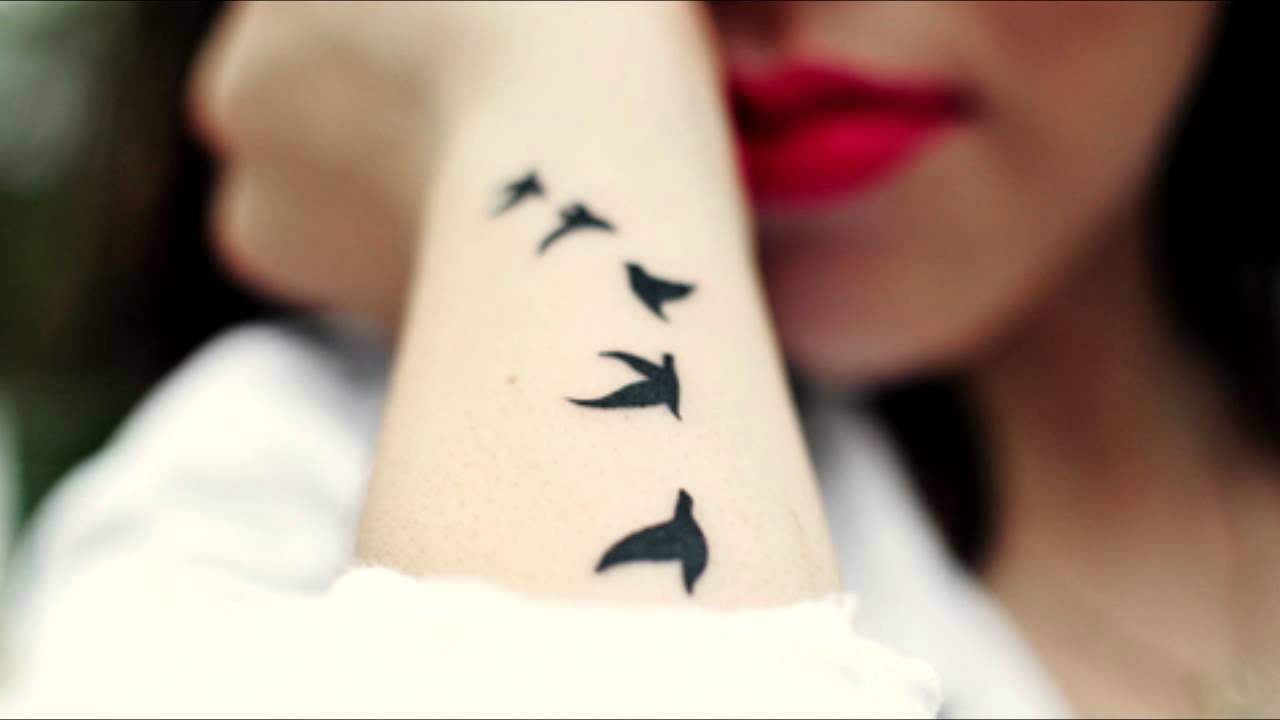 33 MEJORES tatuajes finos para mujeres y su significado